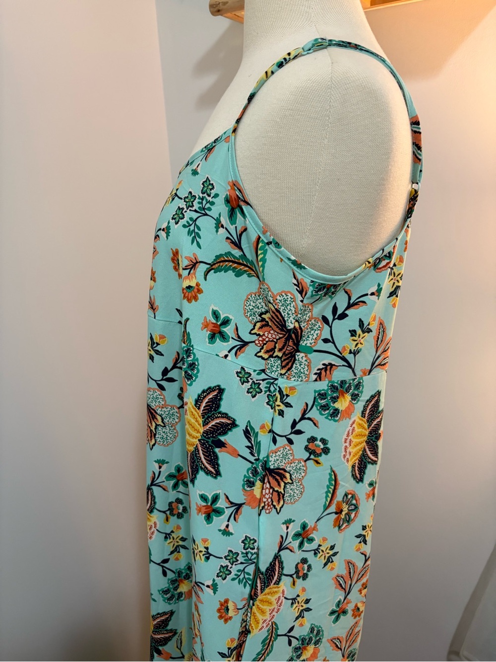 Emery Rose Floral Jumpsuit with Ruffled Legs - Picture 5 of 13